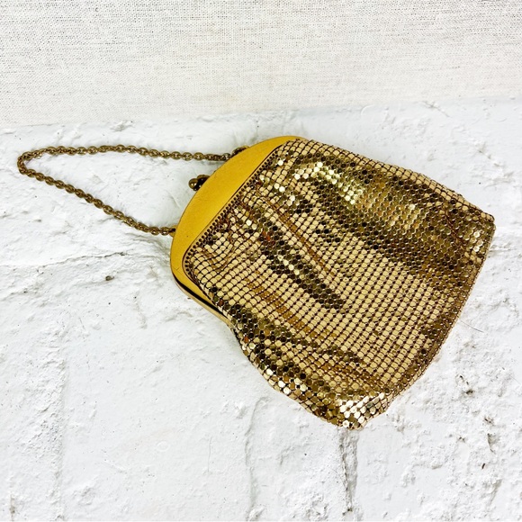 VINTAGE WHITING & DAVIS gold tone chain mail mesh purse with metal chain - Picture 3 of 6